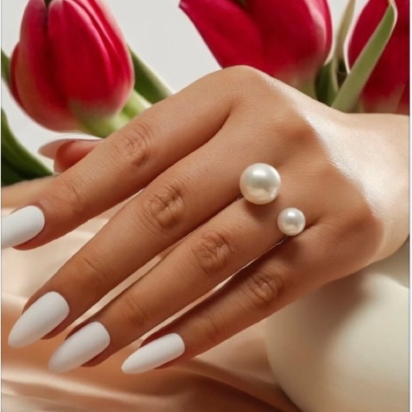 Jewelry - Elegant Pearl Ring